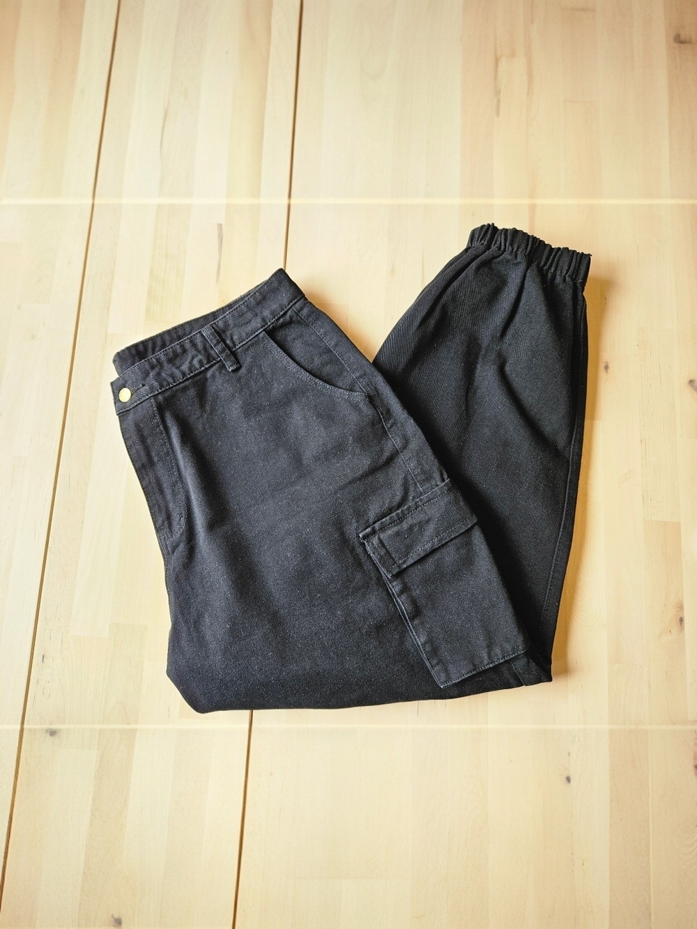 NWOT Women's Black Cargo Jeans with Balloon Style Elastic Ankles